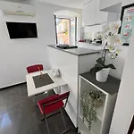 Petit Vue شقة مينتون