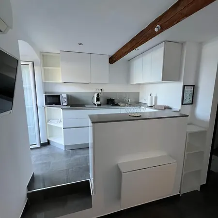 Petit Vue * מנטון