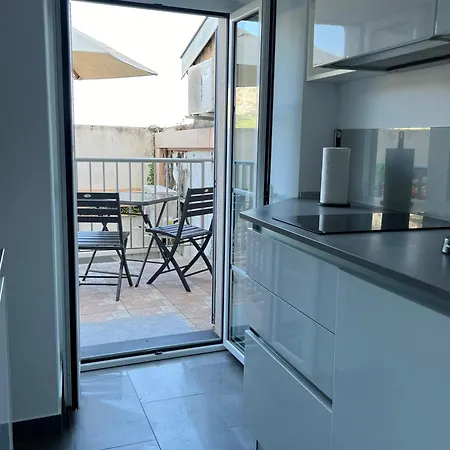 Petit Vue * מנטון